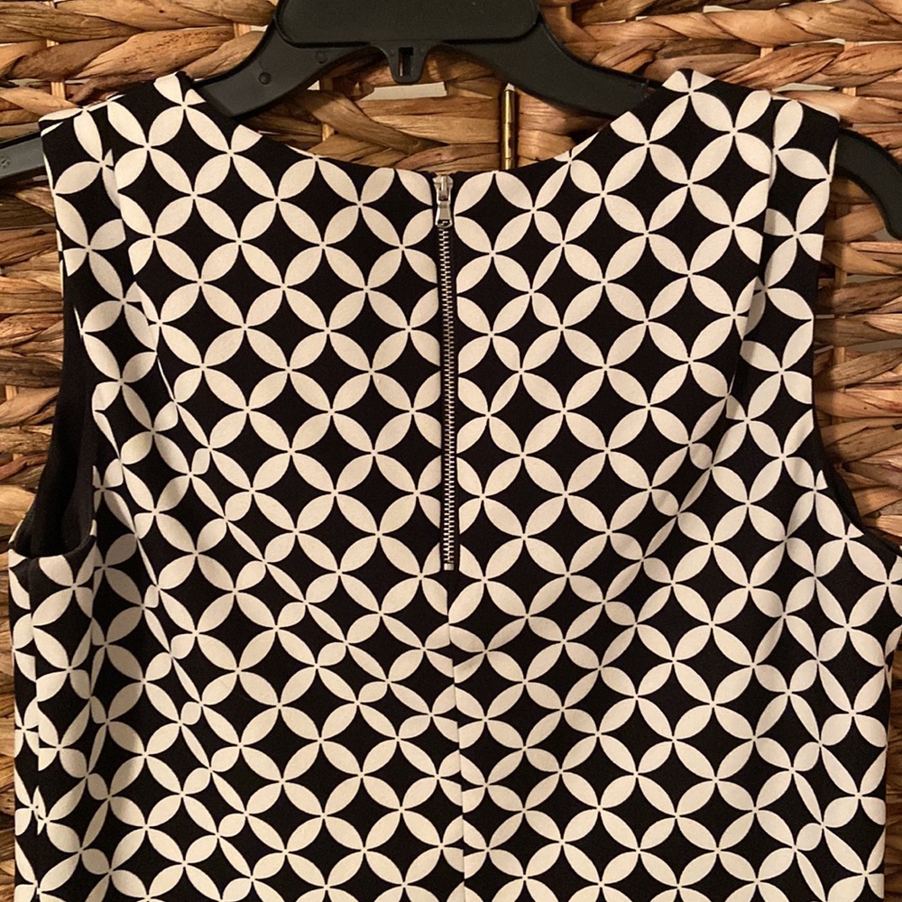 Gabby Skye dress. Size 8. Black and White - Picture 4 of 7